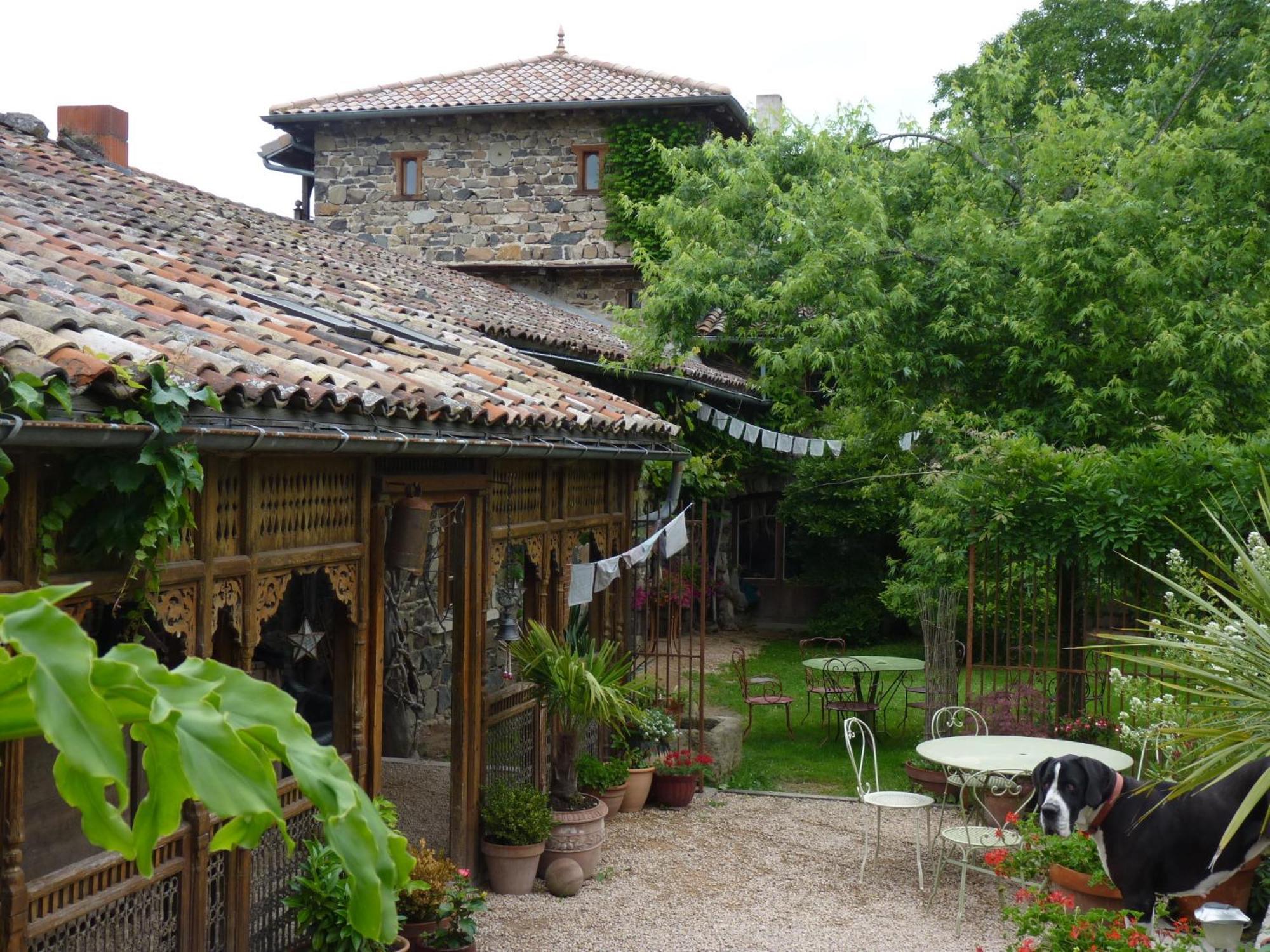 Les Folies De La Serve Ouroux Exterior photo